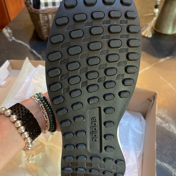 Adidas women’s run 70’s running shoe new in box size 10 - Picture 5 of 8